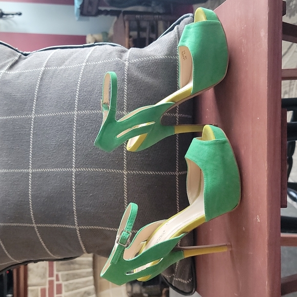 Heels - Shoedazzle - Picture 3 of 7